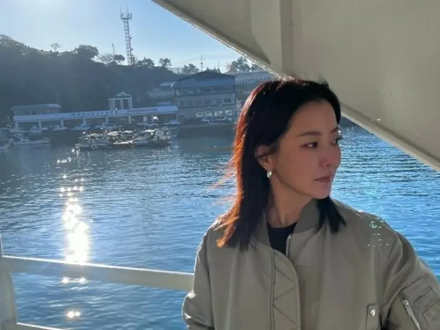 女優キム・ヒソン、風に髪が舞っても世界で一番美しい？自他ともに認める“女神”のオフショット