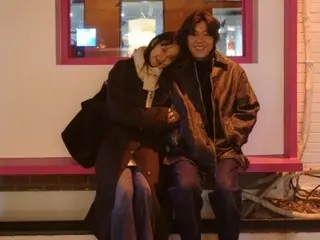 歌手イ・ヒョリ（Fin.K.L.）＆イ・サンスン夫婦、結婚10年を迎えて寄り添いショット…だんだん似ていく2人？