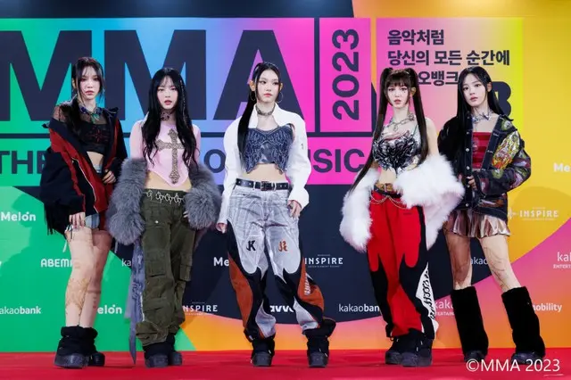 「MMA 2023」レッドカーペットイベントに登場した「NewJeans」1
