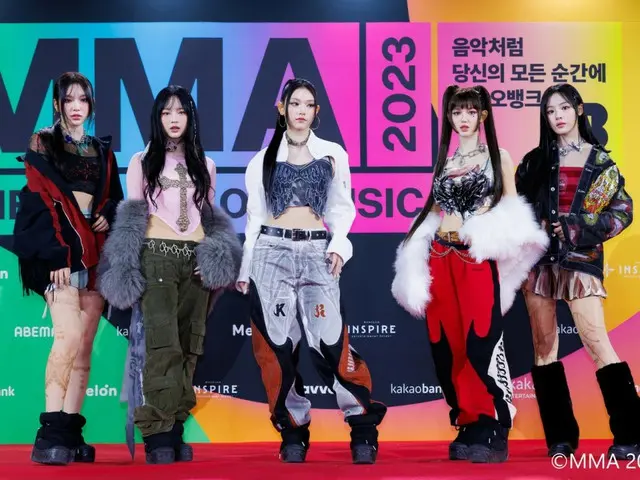 【フォトレポ】「NewJeans」、「MMA 2023」レッドカーペットイベントに登場