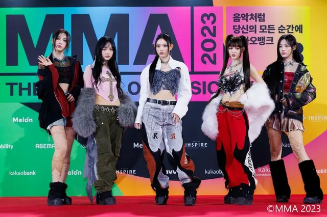 「MMA 2023」レッドカーペットイベントに登場した「NewJeans」2