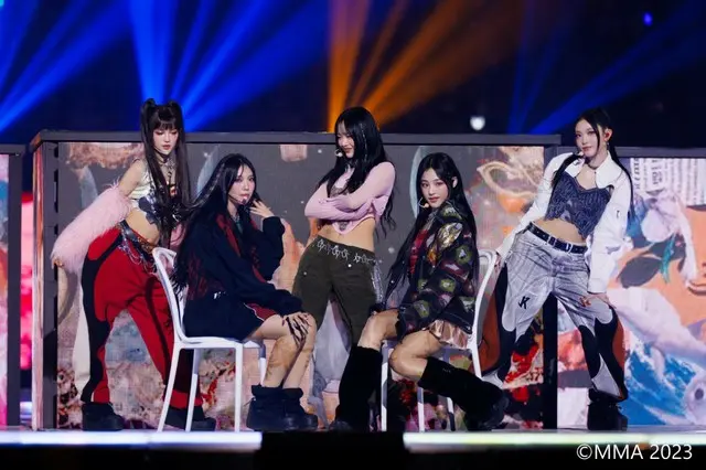 「MMA 2023」でパフォーマンスを見せた「NewJeans」1