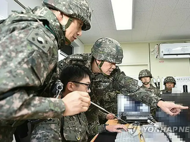 韓国軍制服組トップ「敵の無人機が挑発なら撃墜」　首都防衛司令部を視察