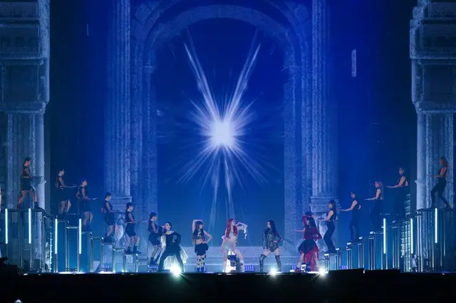 ユンジン(LE SSERAFIM)、シャオティン(Kep1er)、「STREET WOMAN FIGHTER」出演MonikaとBada、ミンニ((G)I-DLE)のスーパーステージⓒ CJ ENM Co., Ltd, All Rights Reserved