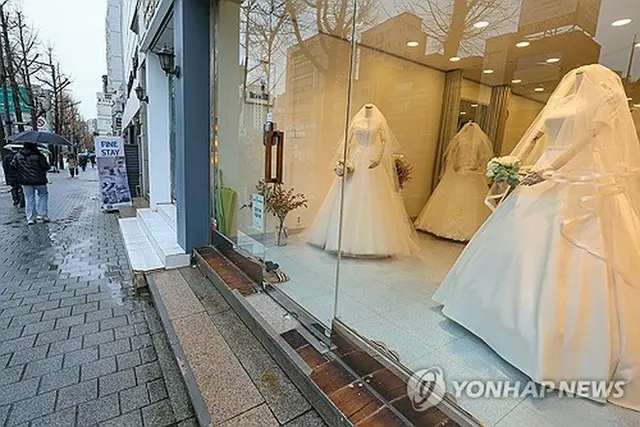 結婚に対して肯定的な認識を持つ若者の割合は減少が続いている（資料写真）＝（聯合ニュース）