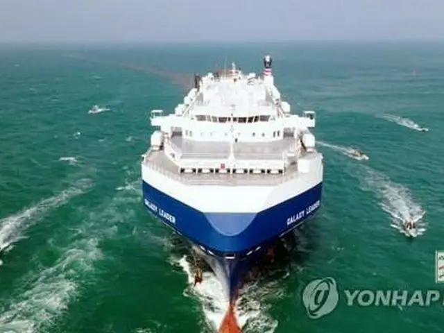 11月、紅海でフーシ派に拿捕(だほ)された貨物船「ギャラクシー・リーダー」(フーシ派メディアセンター提供)=(EPA=聯合ニュース)≪転載・転用禁止≫