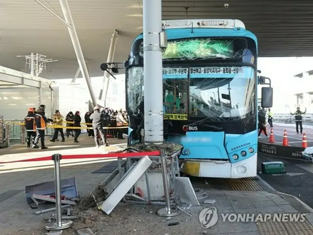 １８人が死傷する事故が起きた現場＝２２日、水原（聯合ニュース）