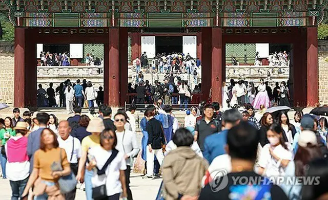 景福宮を訪れた人々（資料写真）＝（聯合ニュース）