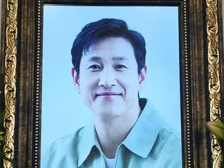 故イ・ソンギュンさん、嗚咽する妻チョン・ヘジンや俳優仲間たちが見送る中永眠…止まってしまった24年の演技日記
