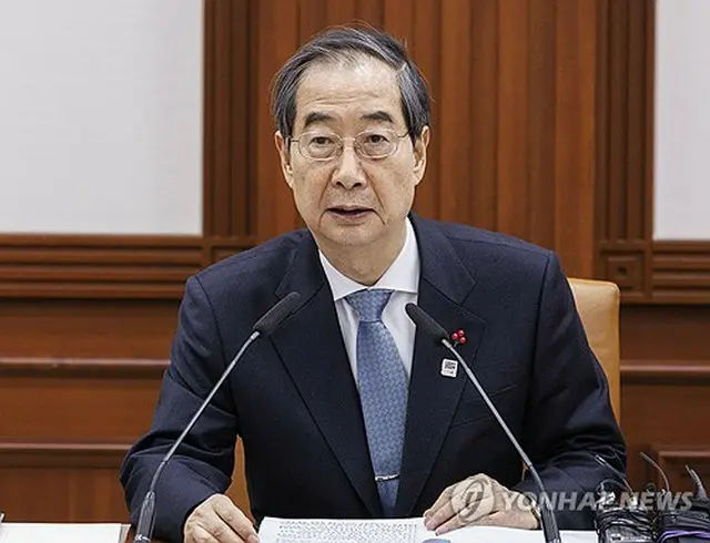 国政懸案関係閣僚会議で発言する韓首相＝３日、ソウル（聯合ニュース）