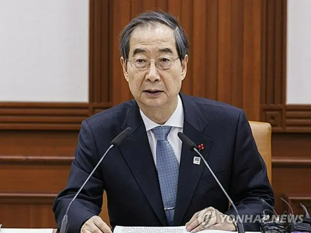 国政懸案関係閣僚会議で発言する韓首相＝３日、ソウル（聯合ニュース）