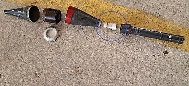 ハマスが使用した武器。青丸の部分は北朝鮮製の部品とみられる（国情院提供）＝（聯合ニュース）≪転載・転用禁止≫