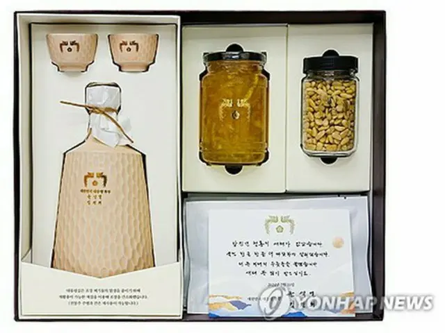 尹大統領の旧正月ギフト（大統領室提供）＝（聯合ニュース）≪転載・転用禁止≫