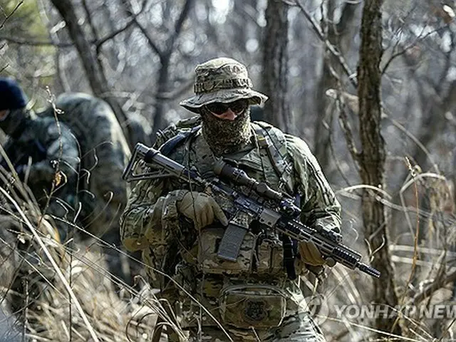 １月３１日に行われた特殊偵察訓練の様子（韓国陸軍提供）＝（聯合ニュース）≪転載・転用禁止≫