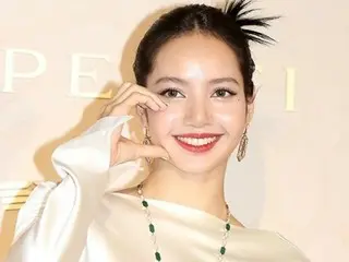 “仏で国賓級待遇”「BLACKPINK」LISA、小説の主人公に⁉