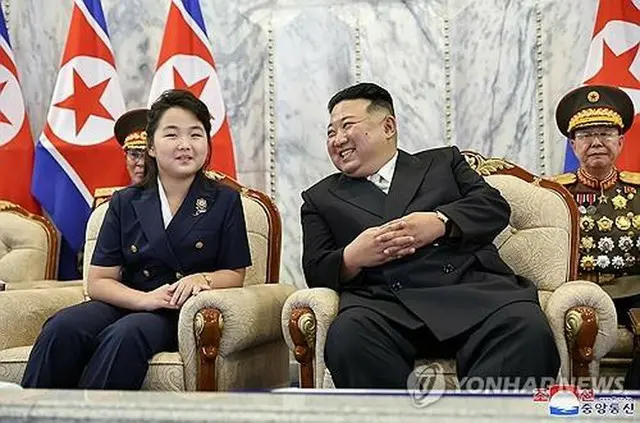 金正恩氏と娘のジュエ氏（資料写真）＝（朝鮮中央通信＝聯合ニュース）≪転載・転用禁止≫
