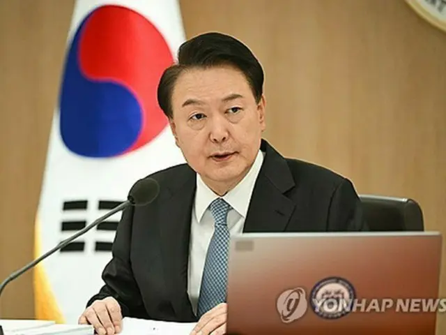 ６日に大統領室庁舎で開かれた閣議で発言する尹大統領（大統領室提供）＝（聯合ニュース）≪転載・転用禁止≫