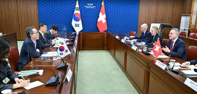 韓国外交部庁舎で開かれた韓国・スイス外相会談（外交部提供）＝（聯合ニュース）