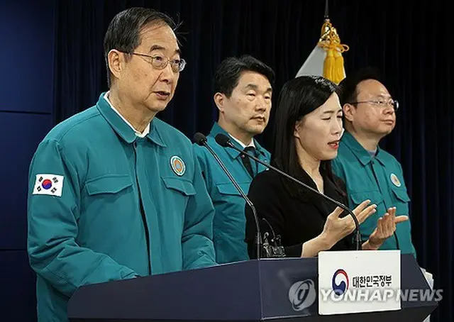 談話を発表する韓首相＝１８日、ソウル（聯合ニュース）