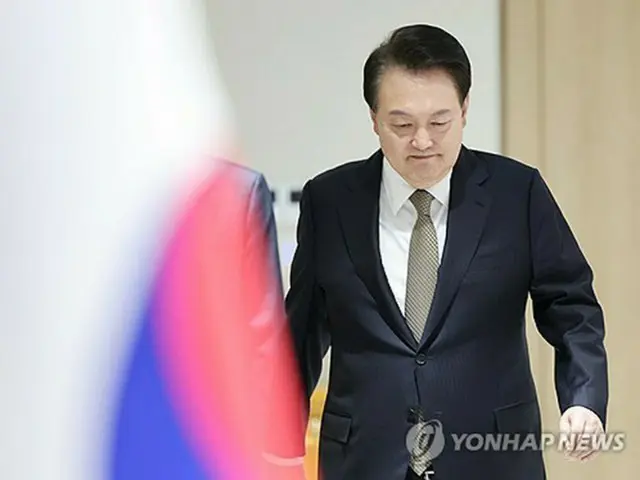 大統領室庁舎で開かれた閣議に臨む尹大統領＝２０日、ソウル（聯合ニュース）