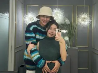 歌手イ・ジフン、妊娠中のアヤネさんのお腹を優しく包んで「カップルルームで産前ケア」…スイートな日常公開