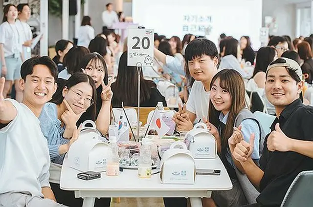 昨年９月に行われた韓日大学生の交流行事の様子（韓国観光公社提供）＝（聯合ニュース）≪転載・転用禁止≫