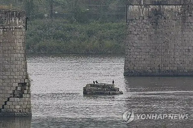 朝鮮戦争当時、破壊された韓国と北朝鮮をつなぐ臨津江の橋（資料写真）＝（聯合ニュース）