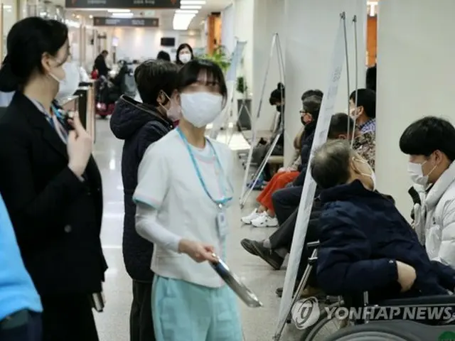 患者で混み合う南西部・光州市内の病院＝２６日、光州（聯合ニュース）