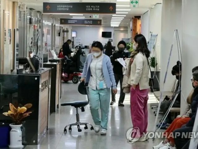 多くの患者が訪れている南西部・光州の２次医療機関＝２６日、光州（聯合ニュース）