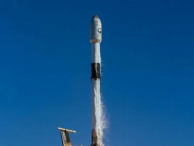韓国軍初の軍事偵察衛星「偵察衛星１号機」は昨年１２月に米カリフォルニア州のバンデンバーグ宇宙軍基地から米スペースＸのロケット「ファルコン９」で打ち上げられた（スペースＸ提供）＝（聯合ニュース）≪転載・転用禁止≫