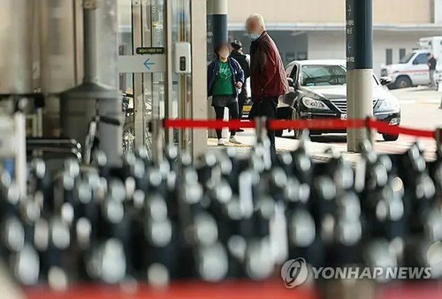 病院を訪れる市民（資料写真）＝（聯合ニュース）