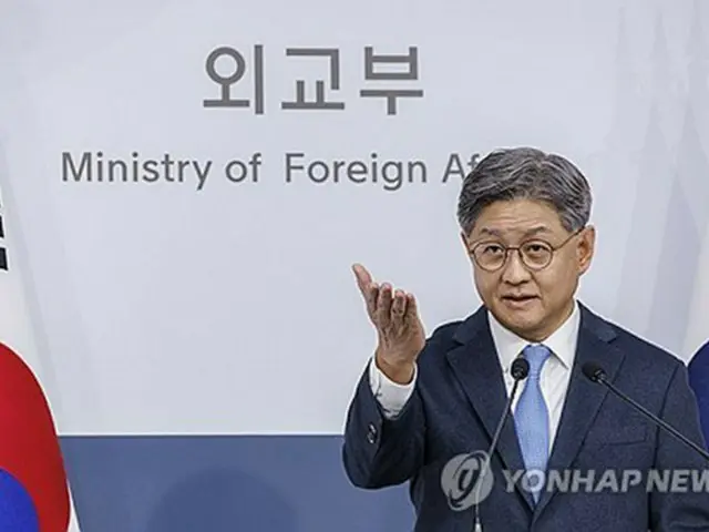 5日の定例会見で記者団の質問に答える任報道官=5日、ソウル(聯合ニュース)