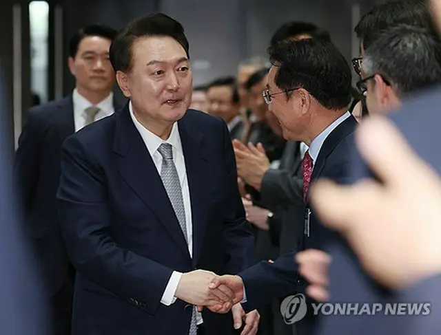 ソウル近郊・仁川の松島コンベンシアで７日に開催された首都圏広域急行鉄道（ＧＴＸ）Ｂ路線の着工記念式に出席した尹大統領（大統領室通信写真記者団）＝（聯合ニュース）