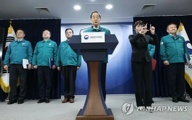 医療改革に関する国民向け談話を発表する韓首相＝２０日、ソウル（聯合ニュース）