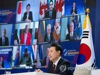 尹大統領「偽ニュースは選挙の脅威」　民主主義サミット