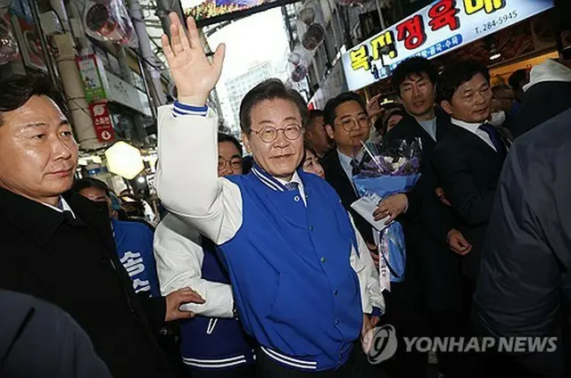 共に民主党の李在明（イ・ジェミョン）代表＝２５日、昌原（聯合ニュース）