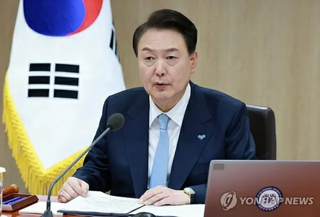 閣議で発言する尹錫悦（ユン・ソクヨル）大統領＝２６日、ソウル（聯合ニュース）