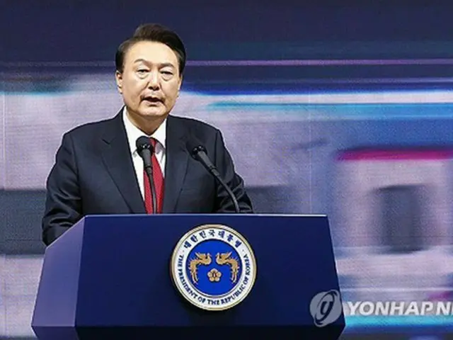 記念式典であいさつする尹大統領(大統領室通信写真記者団)=29日、ソウル(聯合ニュース)