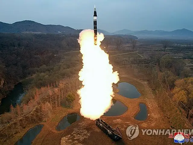 北朝鮮の朝鮮中央通信は３日、極超音速弾頭を搭載した固体燃料式の新型中長距離弾道ミサイルの初の発射実験に成功したと報じた＝（朝鮮中央通信＝聯合ニュース）≪転載・転用禁止≫