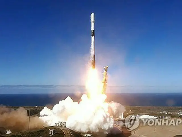 昨年１２月、韓国軍初の軍事偵察衛星打ち上げの様子（スペースＸ提供）＝（聯合ニュース）≪転載・転用禁止≫
