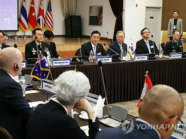 国連軍司令部に参加する１７カ国の駐韓大使を招いた行事であいさつする申源湜国防部長官（写真共同取材団）＝５日、ソウル（聯合ニュース）
