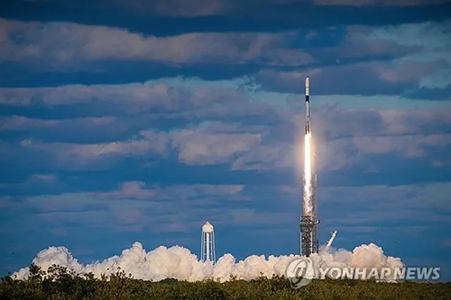 軍の軍事偵察衛星２号機は８日午前（現地時間７日午後）、米フロリダ州から米ロケット「ファルコン９」で打ち上げられた（国防部提供）＝（聯合ニュース）≪転載・転用禁止≫