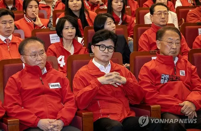 硬い表情の国民の力執行部（共同取材）＝１０日、ソウル（聯合ニュース）