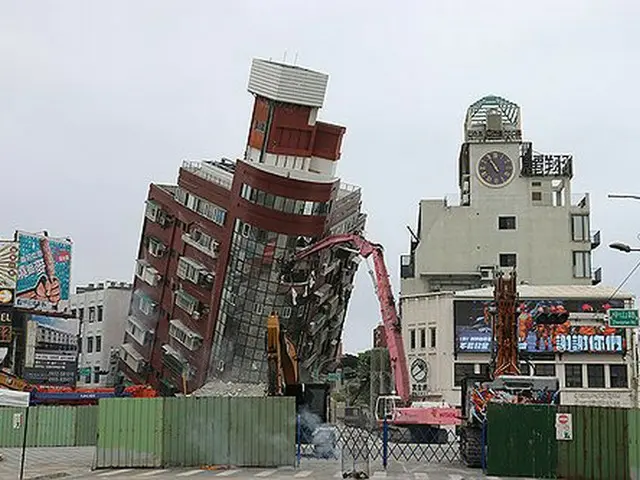 東部の花蓮で、傾いた建物の撤去作業が行われている（資料写真）＝（聯合ニュース）