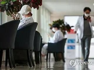 医師側「医学部定員増の根本見直しを」　政府「白紙に戻さず」＝韓国