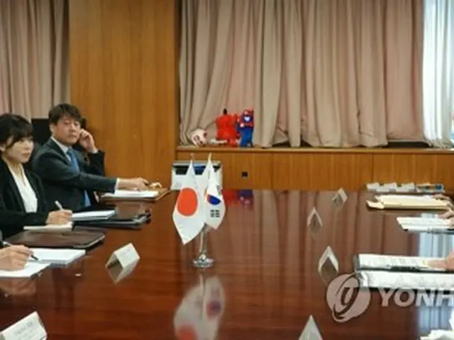 韓日の産業・通商担当相が東京で会談した＝２２日、東京（聯合ニュース）