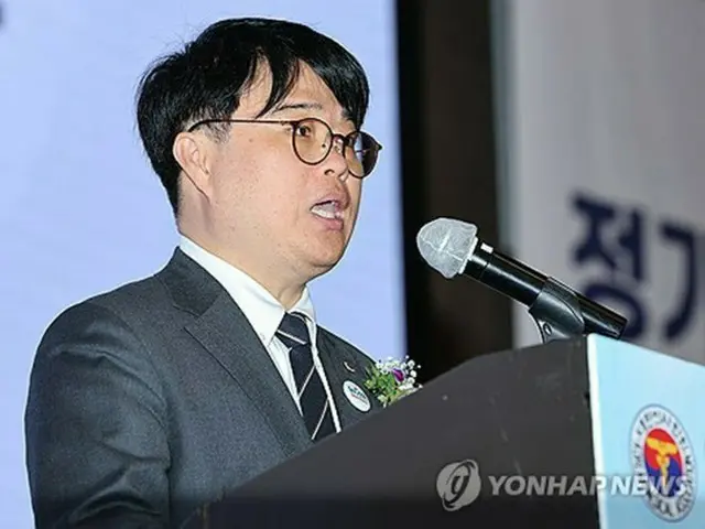 大韓医師協会の定期代議員総会であいさつする林賢澤氏＝２８日、ソウル（聯合ニュース）