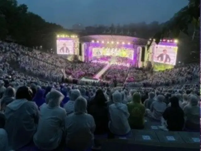 ソン・シギョン、大雨にも野外コンサート場をいっぱいにした観客に…「私は幸せな人」