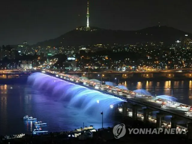 漢江にかかる盤浦大橋一帯の夜景（資料写真）＝（聯合ニュース）