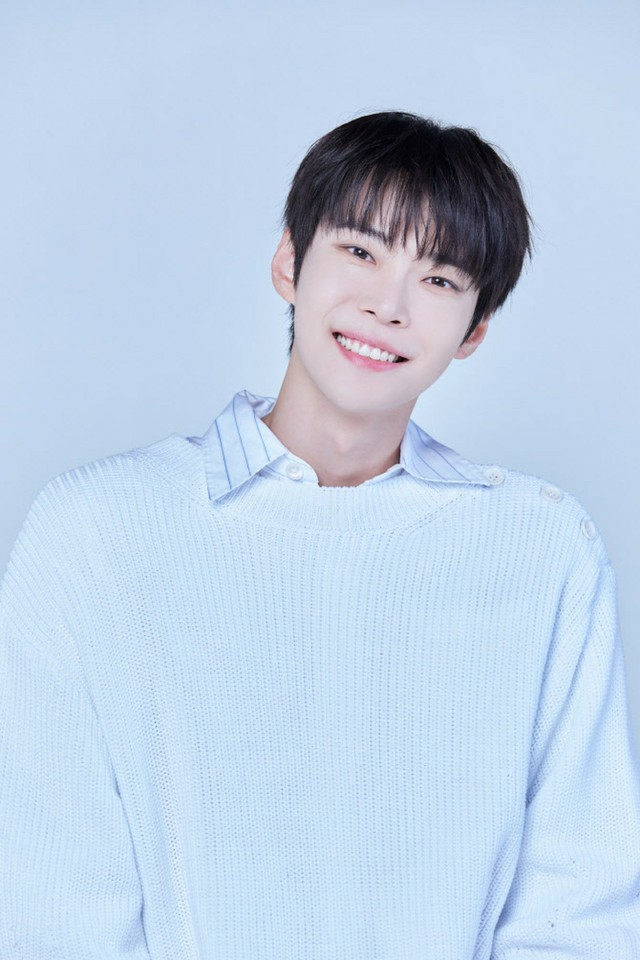 NCTのドヨンは、私を愛していないXに学生になります